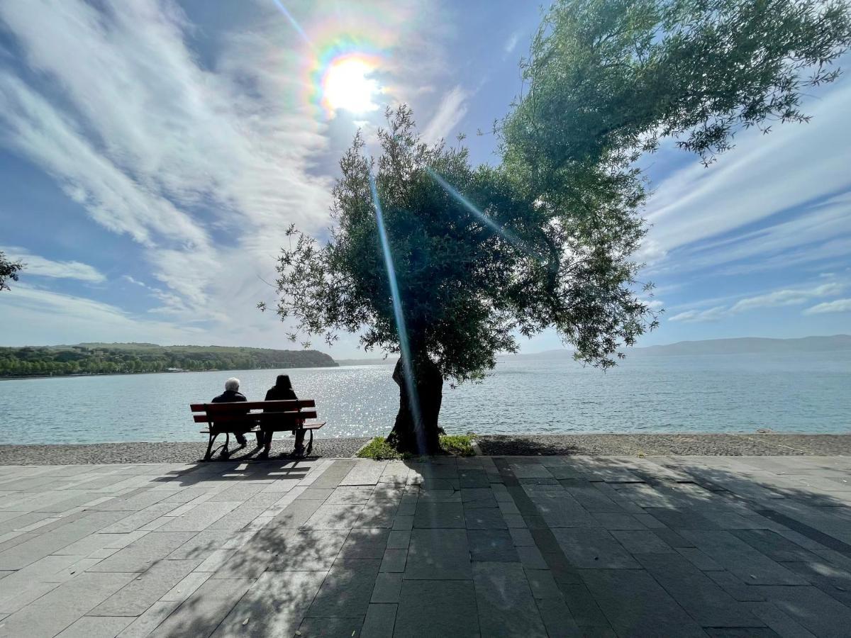 אנגוילרה סבציה Luminoso Appartamento Sul Lago - Lake Court מראה חיצוני תמונה