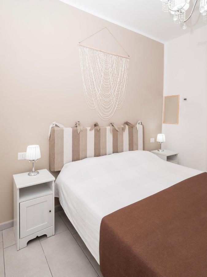 אנגוילרה סבציה Luminoso Appartamento Sul Lago - Lake Court מראה חיצוני תמונה