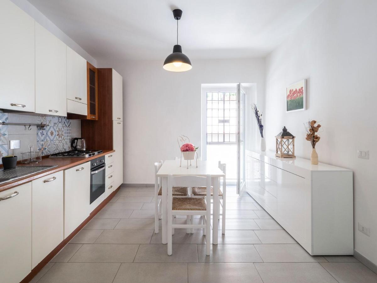 אנגוילרה סבציה Luminoso Appartamento Sul Lago - Lake Court מראה חיצוני תמונה